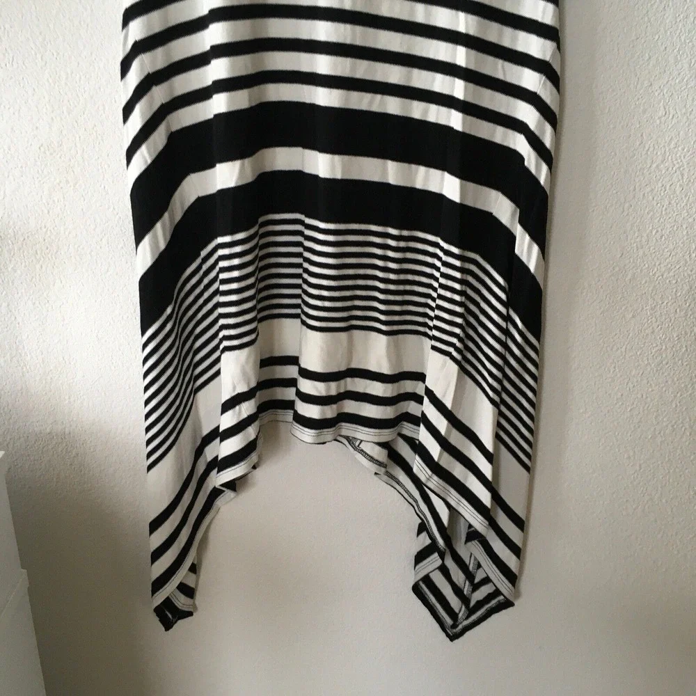 Trina Turk Dress Medium Women black white Stripe 3/4 sleeves‎ Asymmetrical Hem